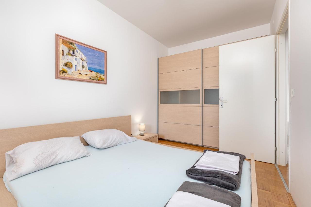 Apartman Leona Apartment Vrbnik Bagian luar foto